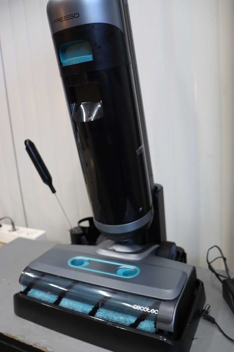 Вертикална прахосмукачка за сухо и мокро Cecotec FreeGo Wash&Vacuum
