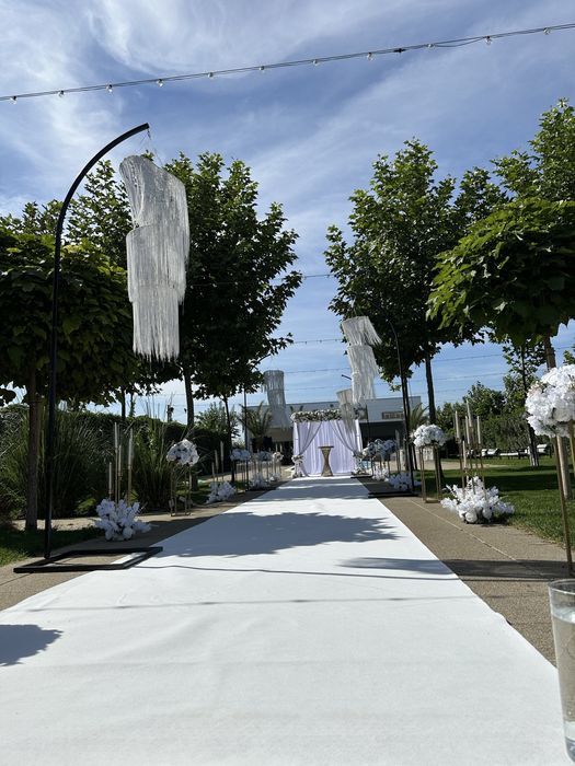 Inchiriez decor floral pentru evenimente, mese, scaune, pavilioane