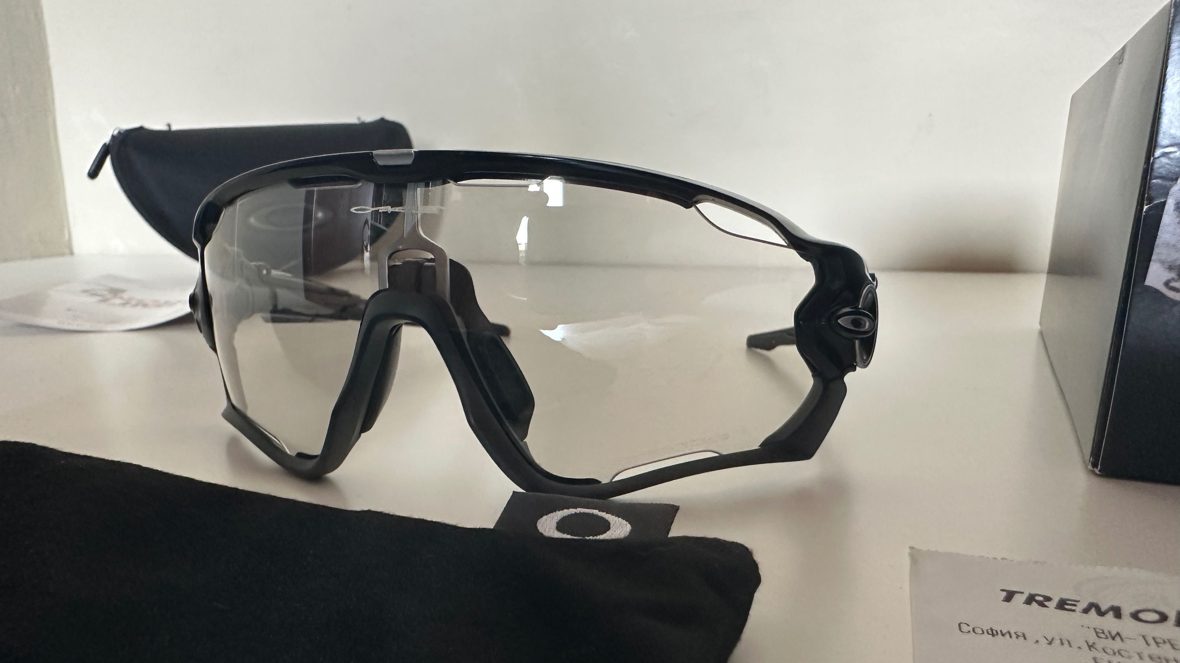 Нови фотохромни слънчеви очила Oakley Jawbreaker Photochromic