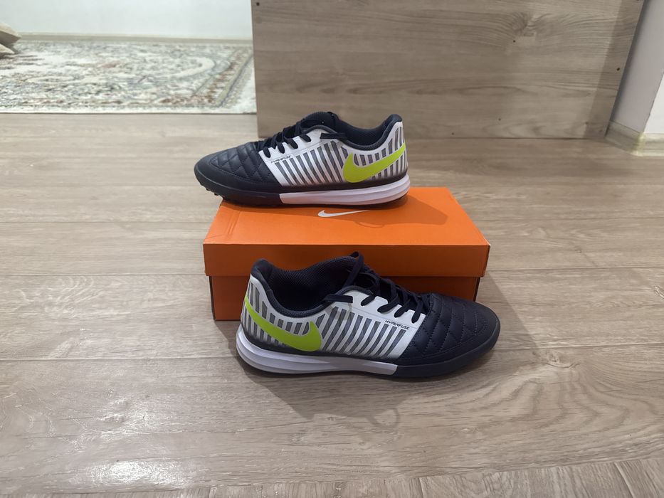 Сороконожка аяк киім футболға плюс гетри и шитки