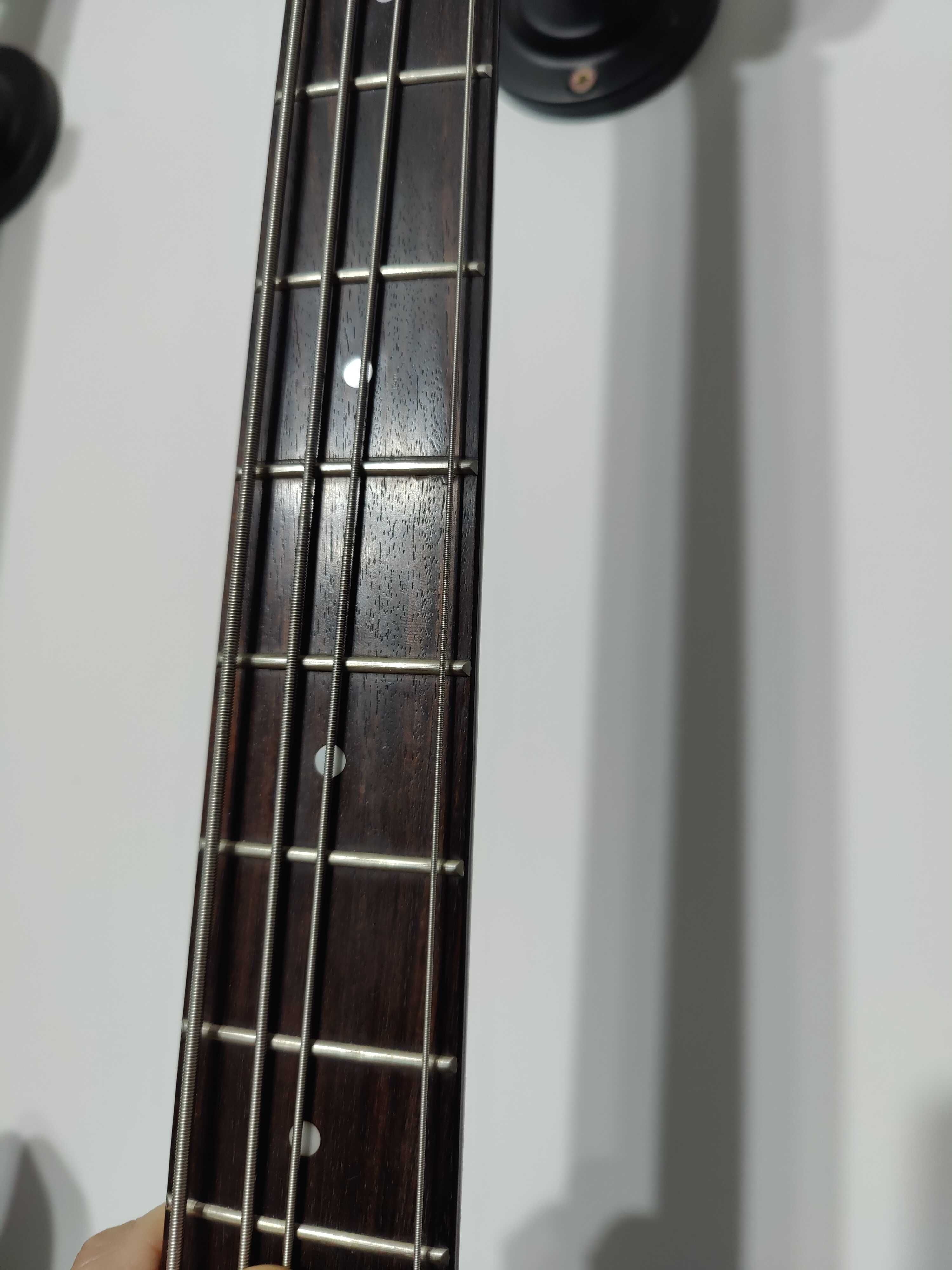 Chitara bass Carlo Robelli, made in USA