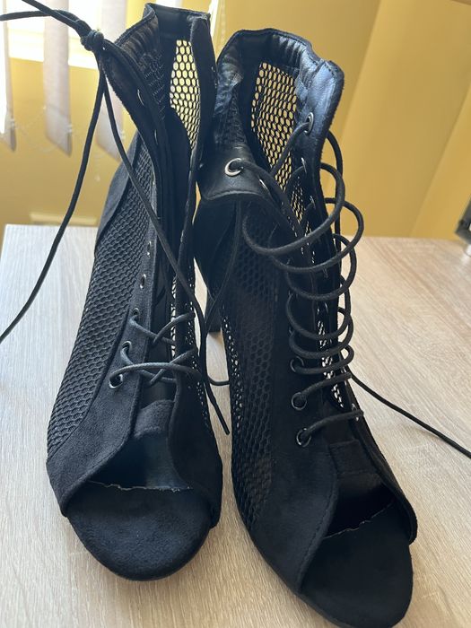 Обувки за латино танци