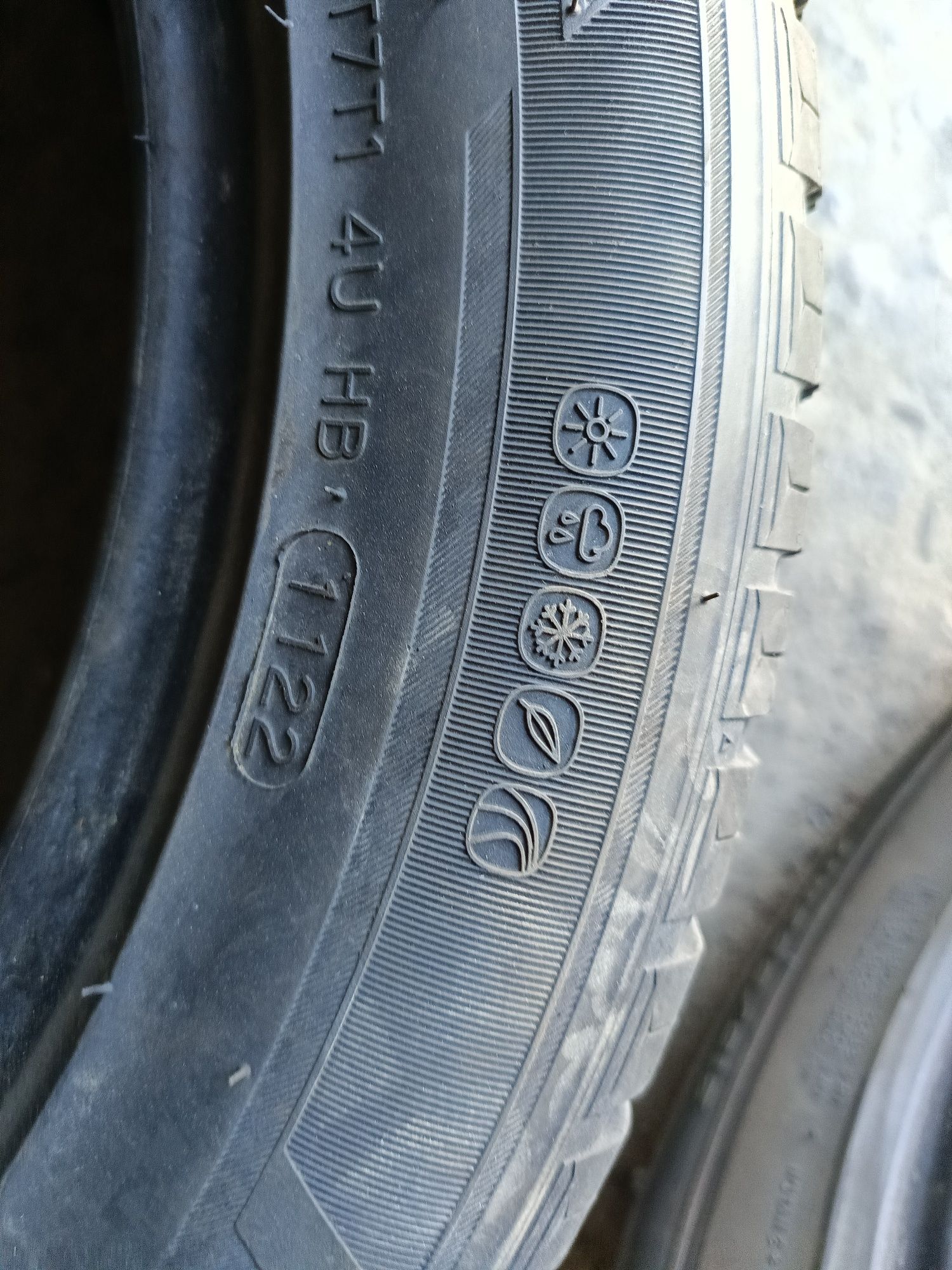 Всесезонни гуми -2022г.-17цола-215/55-1бр.-120лв."HANKOOK"