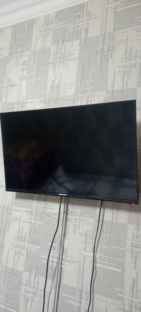 Продаётся Smart TV SAMSUNG  G7000