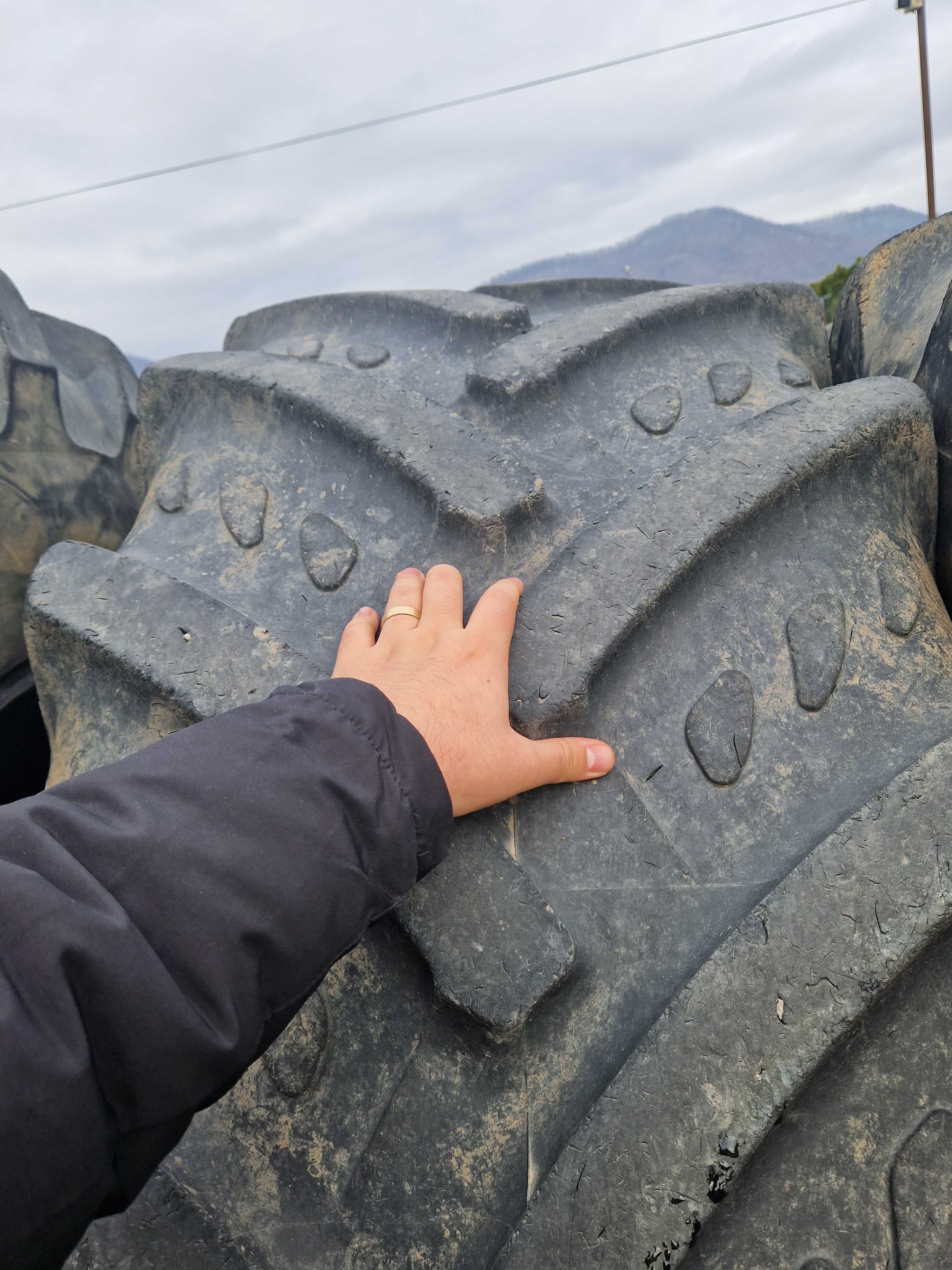 Anvelope 580/70r38 Sh tractor john deer,new holland!