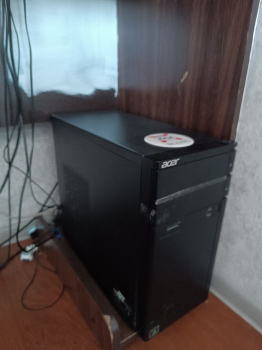 системник от компний acer