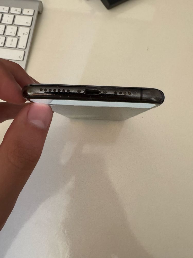 iPhone 11 Pro Max 64GB - Заключен iCloud !
