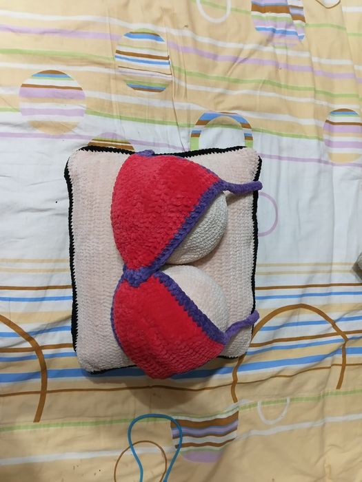 Вязаная.  подушка