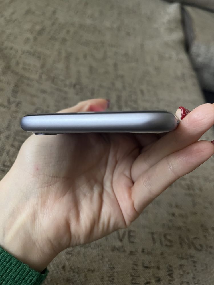 iPhone 11 - 64 GB, лилав