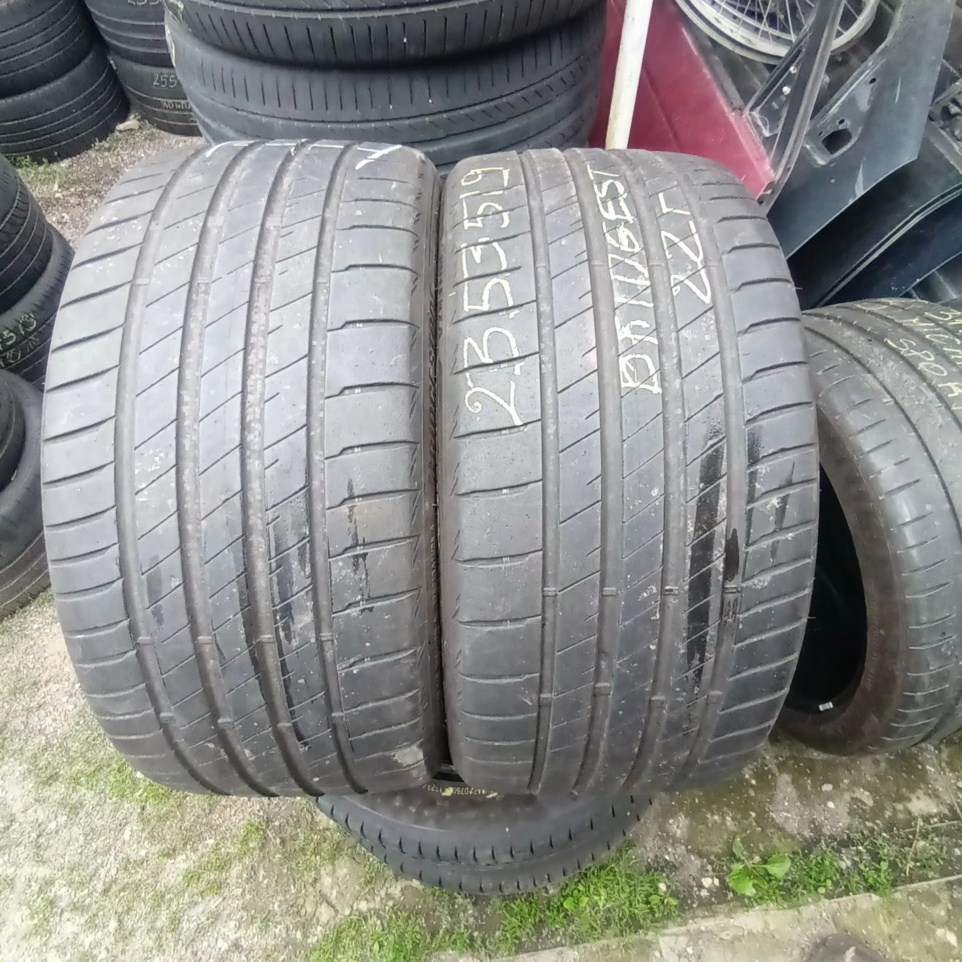 235 35 19 Bridgestone 2бр летни дот 2022г