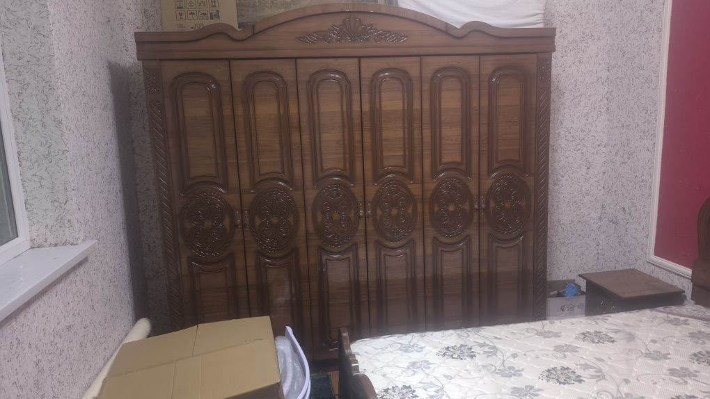 Spalni komplekt srochna sotiladi