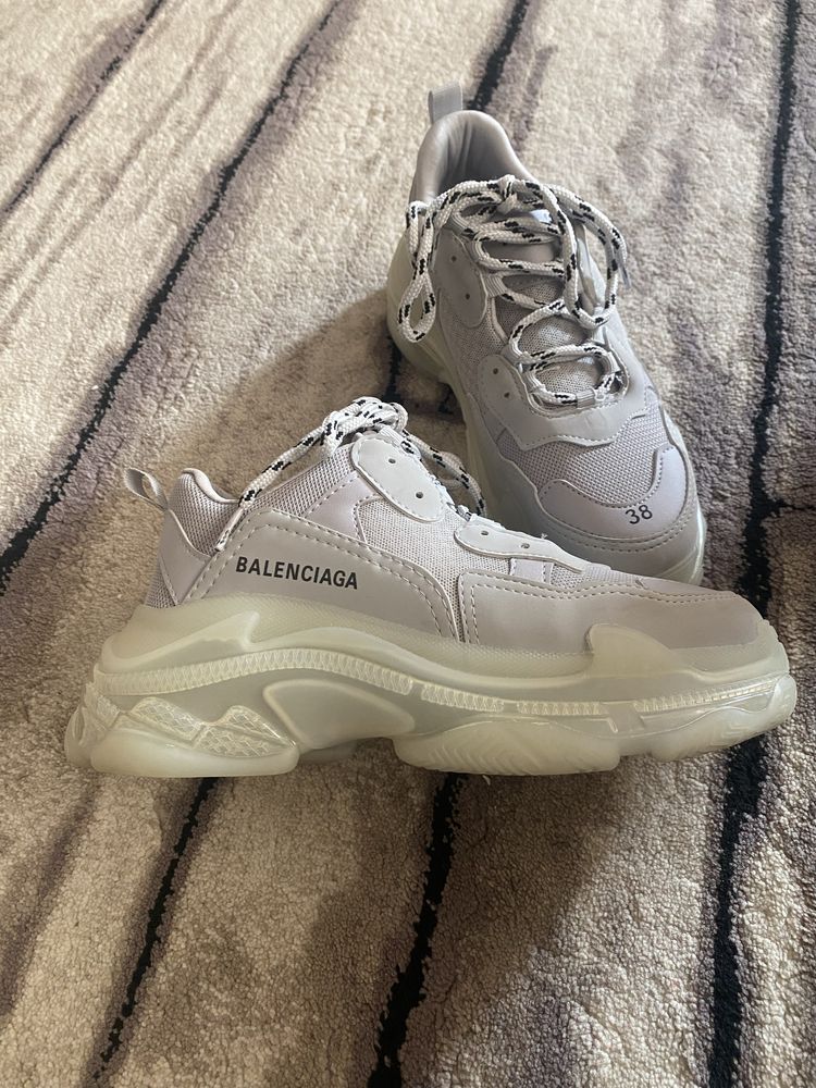 balenciaga triple s