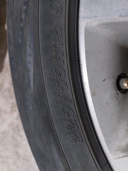 Продам шины с дисками R 18 в отличном состояний