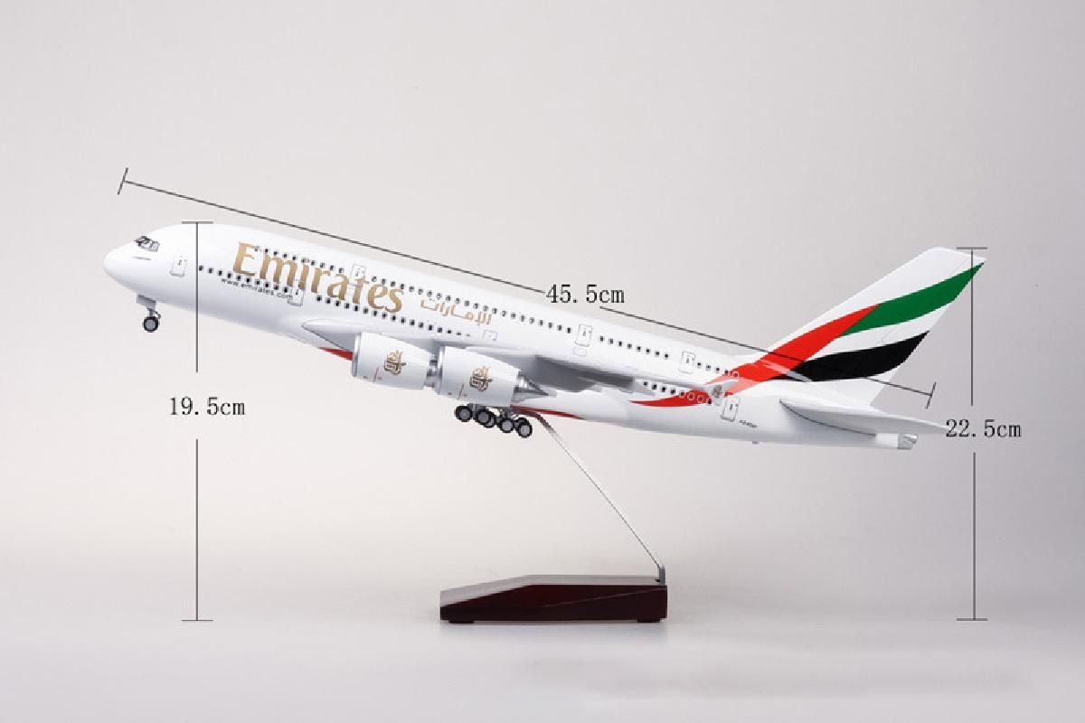 Модель самолета Emirates A380
