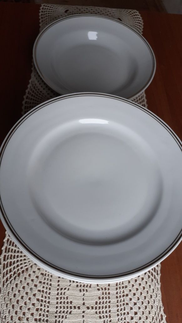 Порцеланови чинии, стъклени чинии и купички, кристални чинии за ядки