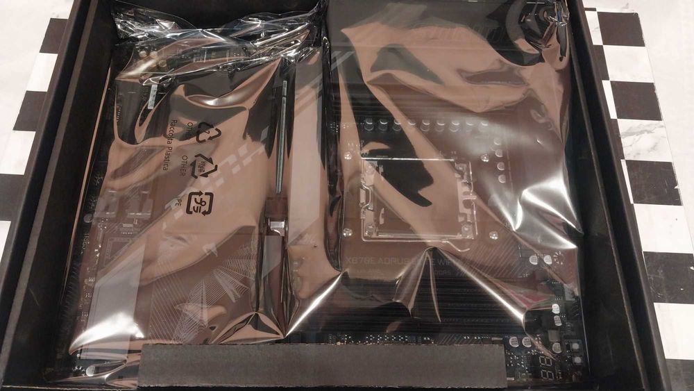 Новая Материнская плата GIGABYTE X870E AORUS ELITE WIFI7 сокет AMD AM5