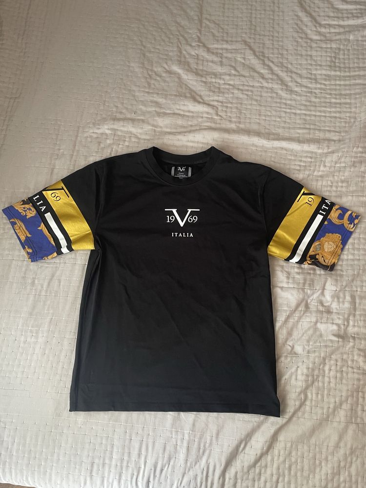 Чисто нова оригинална тениска versace 19V69Italia