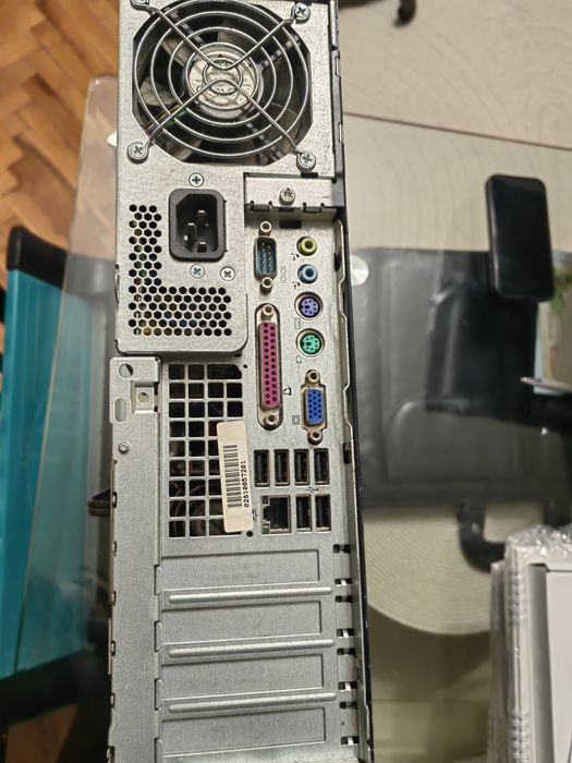 Продавам слим компютър цял или на части