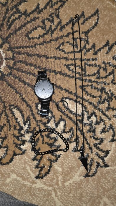 Комплект- часовник, пръстен, кулие и гривна