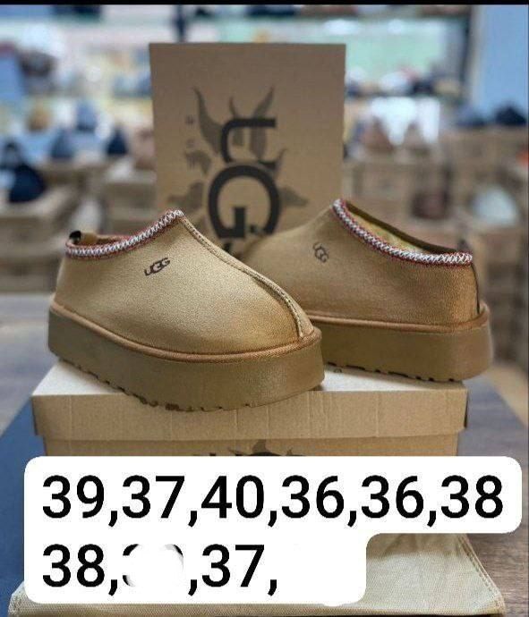 Ugg 36-40 210 lei .