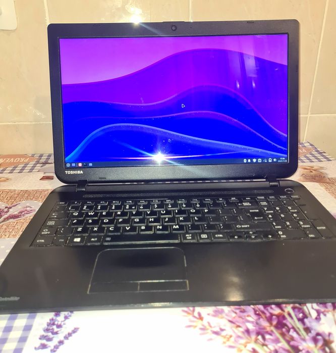 Vand laptop funcțional Toshiba Satellite