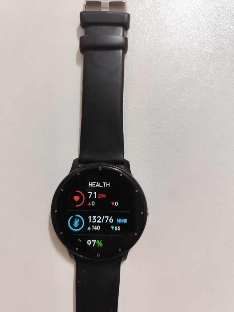 Smartwatch diferite funcții