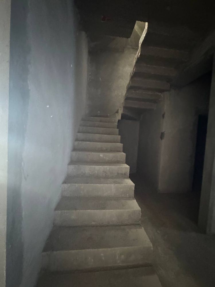Юнусобод, Отчопар маҳаллада, 3 қаватли, 7 хонали, мансардали танхаус