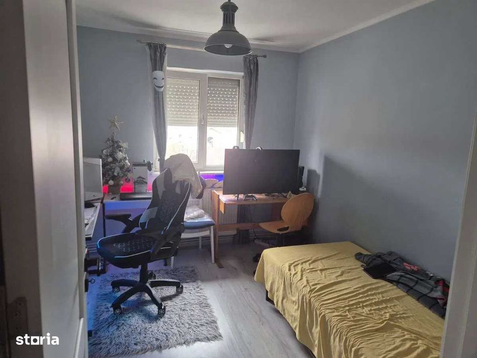 apartament  3 camere semidecomandat