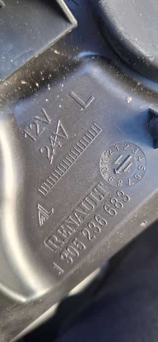 Faruri originale Dacia Duster