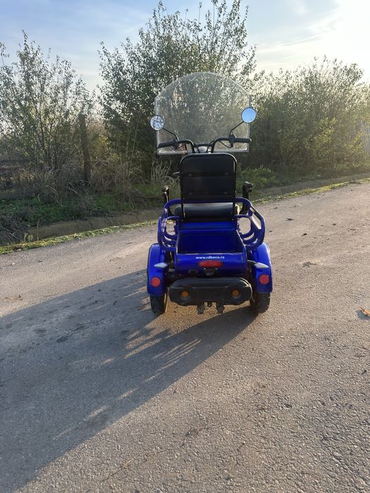 Vând triciclu electric rdb