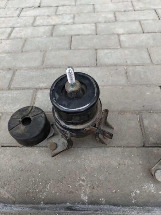 Подушка мотора Камри 40 Camry 40  обьем 2.4