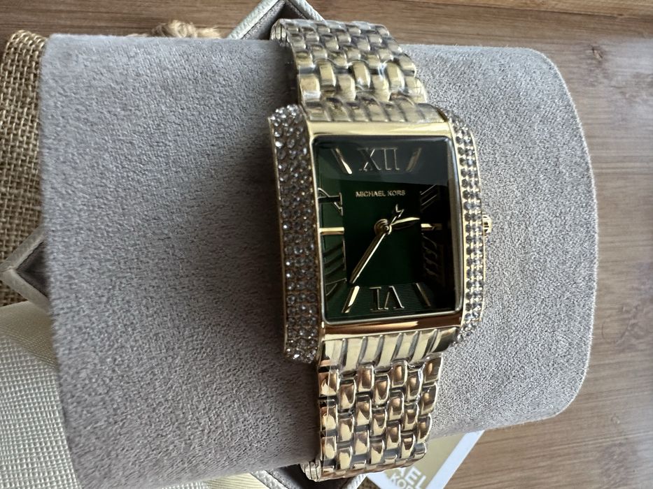 Ceas Michael Kors de dama colectia Emery Gold