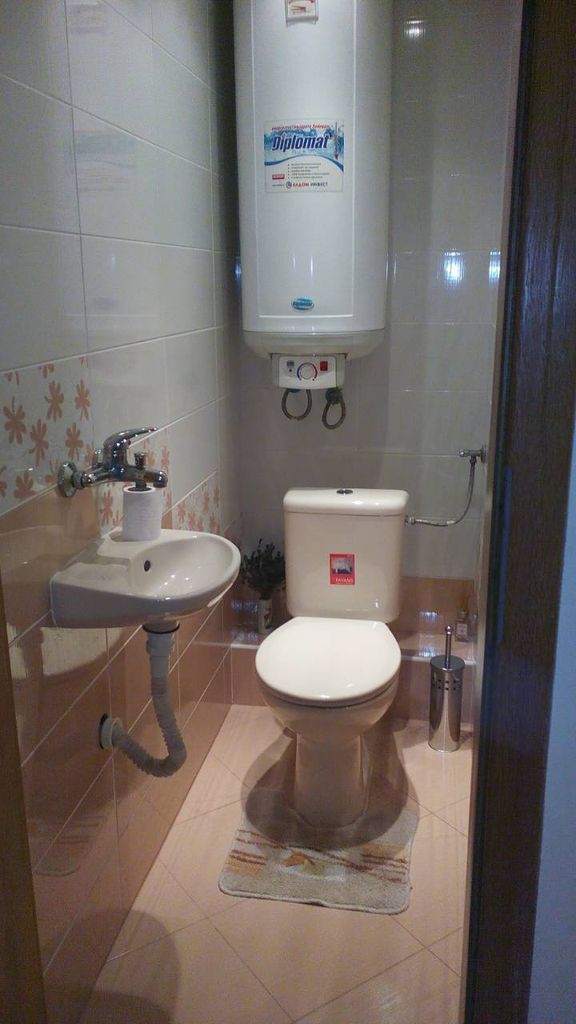 Дава се под наем Тристаен апартамент в Варна, Базар Левски - 79 кв.м за 490 € - Снимка #10