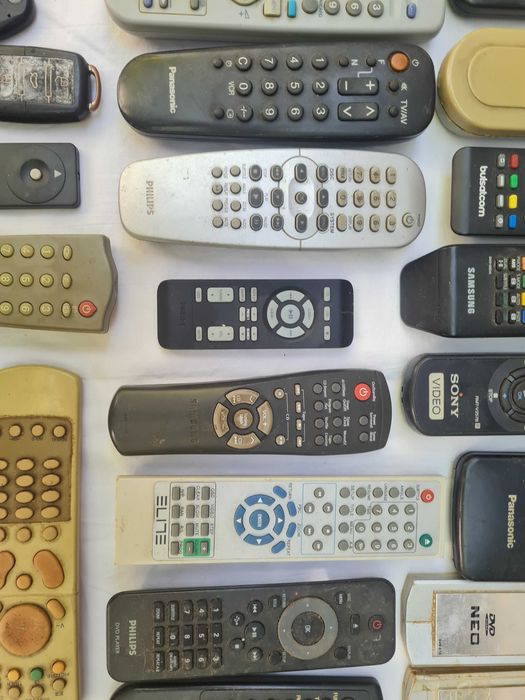 38 бр. дистанционни за продажба от колекцията ми