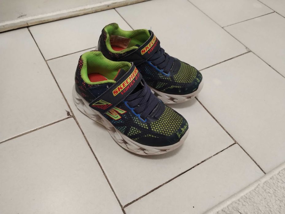 Маратонки скетчърси 26 номер