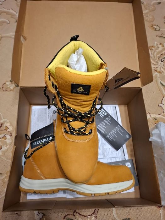 Продам зимние ботинки