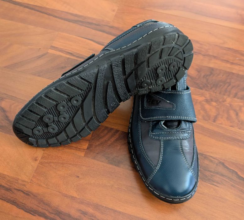 Vand pantofi din piele