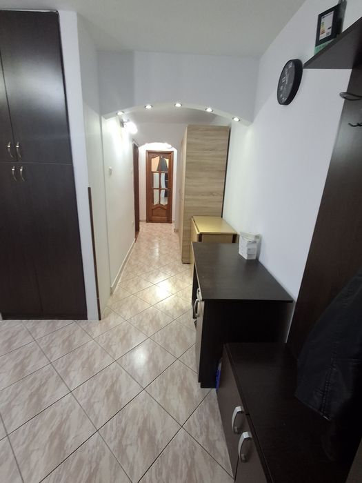 INCHIRIEZ apartament 3 camere Obcini