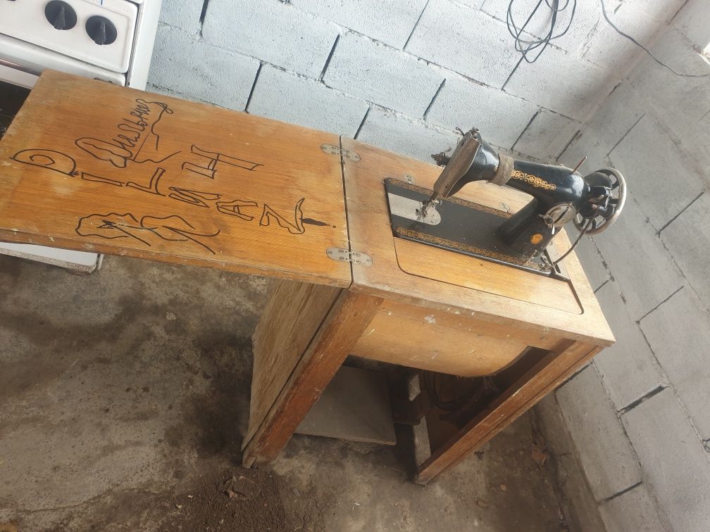 Старая тумба швейная машинка нужная
