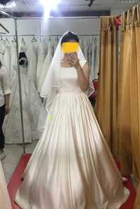Продаю атласное свадебное платье!!