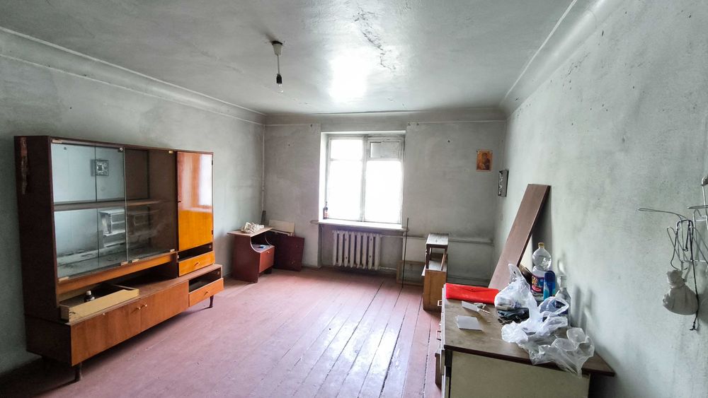 Продаётся 3-комнатная квартира в районе ЖД Вокзала, Этаж: 2 из 4.