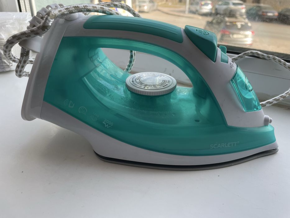 Утюг почти новая отдам за 2000