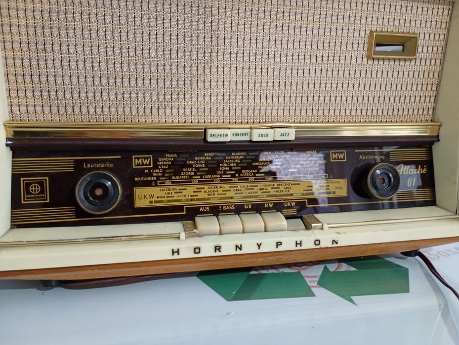 Radio cu lămpi vintage