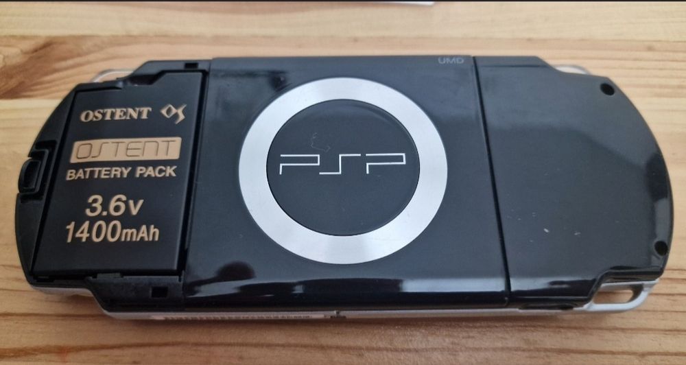 PSP 2004 Modat  card 64 GB si baterie dubla!