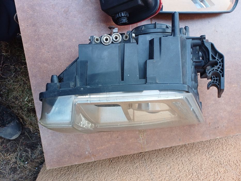 Pachet volvo:far dreapta volvo,oglinda,oglindă pe ușa,.