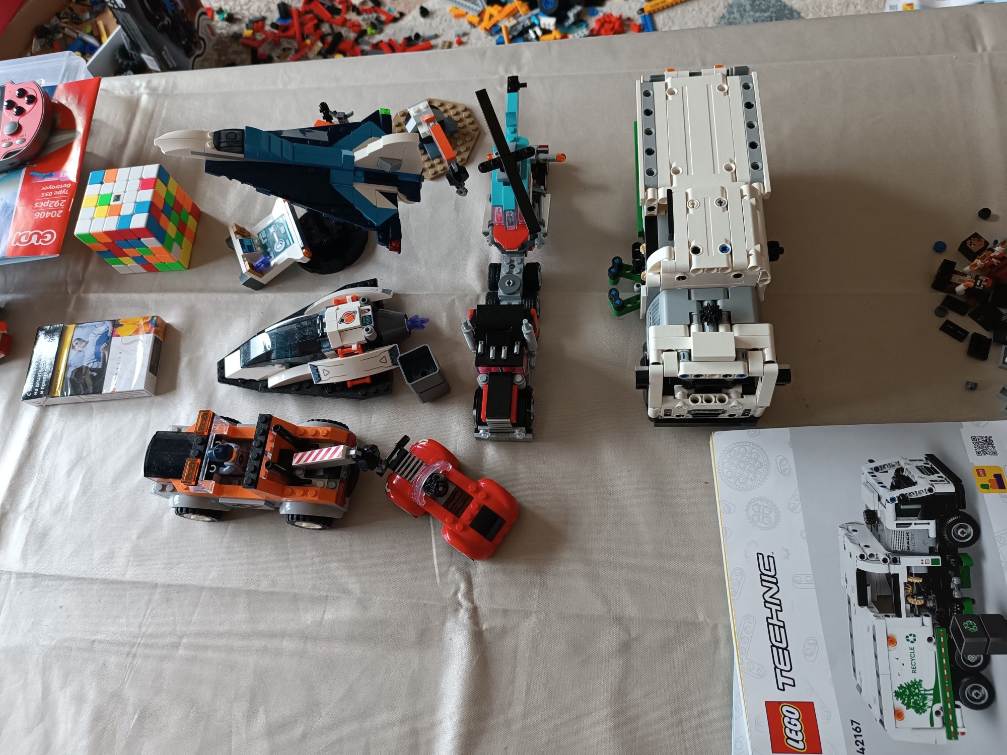 Лот Lego няколко сета.