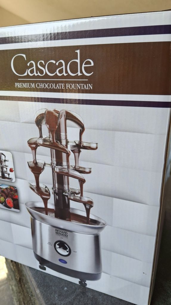 Cascadă ciocolată 150 lei.
