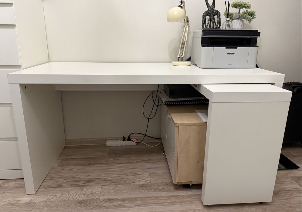 Бюро IKEA MALM с подвижен плот - ляв/десен - 160х65см, бяло