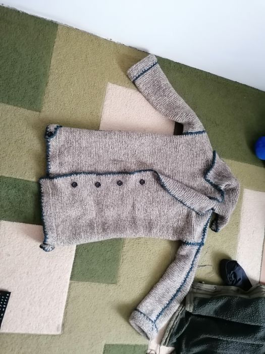 Pulover de lână lucrat manual