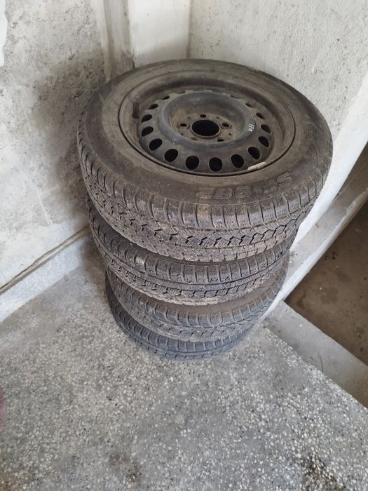 Продавам 4бр.джанти с гуми 195-65-15.  5-112мм